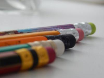 Винайшли олівець із резинкою. Фото: pencils.in.ua
