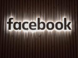Facebook готує окуляри, які мають замінити смартфон