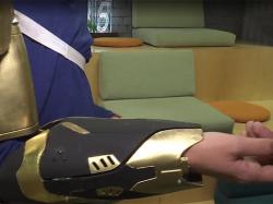 Штучний скелет для рухів паралізованими кінцівками