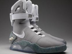 Nike створив кросівки з шнурками, які самі зашнуровуються. Фото: nike.com 